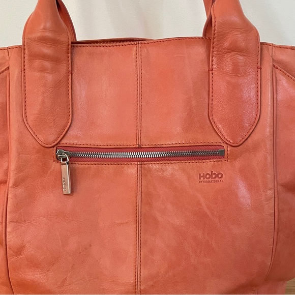 Hobo International large leather tote in salmon color. - Picture 2 of 16